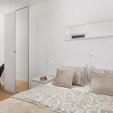 Opa Gold Apartment
